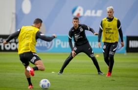 Joo Victor e Rger Guedes durante treino preparatrio para o Drbi entre Corinthians e Palmeiras
