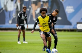 Willian e Joo Victor durante treino preparatrio para o Drbi entre Corinthians e Palmeiras