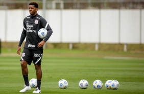 Zagueiro Gil durante treino preparatrio para o Drbi entre Corinthians e Palmeiras