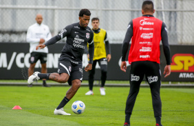 Gil durante ltimo treino do Corinthians antes do jogo contra o Cuiab