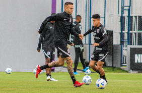 Luan e Roni durante treinamento do Corinthians no CT Joaquim Grava