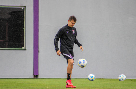 Piton durante treinamento do Corinthians no CT Joaquim Grava