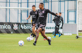 Raul Gustavo durante treinamento do Corinthians no CT Joaquim Grava