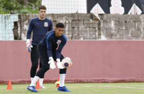 Kaue e Felipe Longo durante treinamento do Corinthians Sub-20