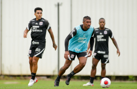 Du e Paulinho durante apresentao do elenco do Corinthians para temporada 2022