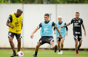 Gabriel durante apresentao do elenco do Corinthians para temporada 2022