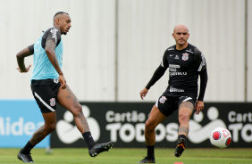 Raul e Fbio Santos durante apresentao do elenco do Corinthians para temporada 2022