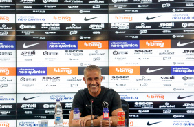 Sylvinho conversou com a imprensa antes da estreia no Campeonato Paulista, contra a Ferroviria