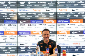 Vtor Pereira foi apresentado pelo Corinthians nesta sexta-feira