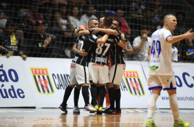 Equipe do Corinthians em jogo contra o Santo Andr
