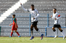 Gui Nego comemorando gol do time do Parque So Jorge