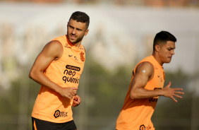 Jnior Moraes e Roni durante treino do Corinthians