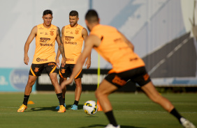 Mantuan e Jnior Moraes durante treino do Corinthians