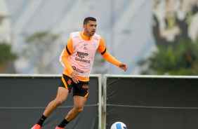 Bruno Melo em ltimo treino do Corinthians de olho no Flamengo