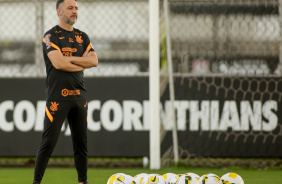Vtor Pereira comandou treino do Corinthians nesta sexta-feira