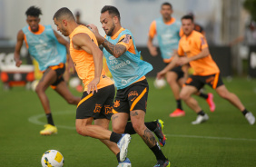 Jnior Moraes e Maycon nesta quinta-feira, na preparao para encarar o Athletico Paranaense