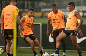 Fausto, Xavier e Paulinho em treino do Corinthians de olho na final da Copa do Brasil