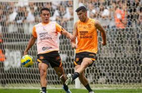 Giovane e Balbuena durante treino aberto do Corinthians