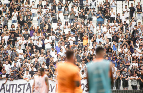 Torcida do Corinthians marcou presena em peso no treino aberto na Neo Qumica Arena