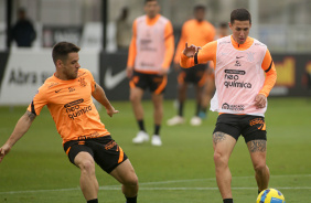 Ramiro e Mateus Vital no treino do Corinthians