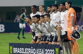 Elenco do Corinthians perfilado antes de empate contra o Gois