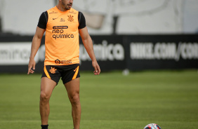 Giuliano em ao no treino do Corinthians