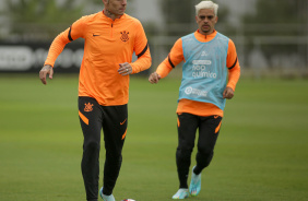 Rger Guedes e Fagner durante treino do Corinthians no CT Joaquim Grava