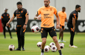 Renato Augusto em ao no treino do Corinthians