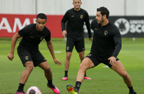 Pedro e Giuliano durante treino do Corinthians