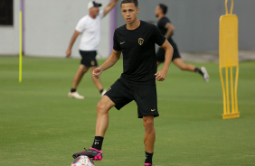 Matheus Arajo durante treino do Corinthians