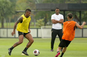 Paulinho durante treino do Corinthians