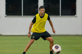 Romero durante treino do Corinthians de olho no jogo contra o Santo Andr
