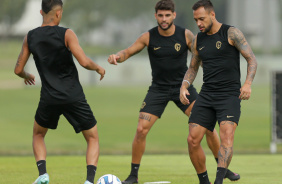Adson, Yuri Alberto e Maycon em treino do Corinthians antes de viagem ao Uruguai