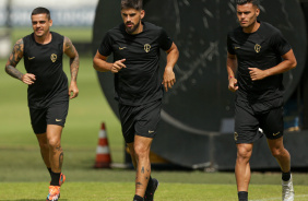 Fagner, Bruno Mndez e Fausto Vera em treino do Corinthians antes de viagem ao Uruguai