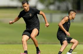 Romero e Adson em treino do Corinthians antes de viagem ao Uruguai