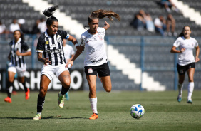 Jheniffer em ao no clssico entre Corinthians e Santos, pelo Brasileiro Feminino