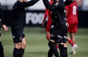 Adson, Rafael Ramos e Giuliano comemorando gol diante da Portuguesa em jogo treino