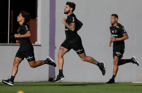 Guilherme Biro, Yuri Alberto e Ruan Oliveira durante treino do Corinthians