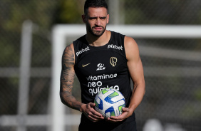 Renato Augusto participa da preparao do Corinthians para jogo decisivo da Copa do Brasil