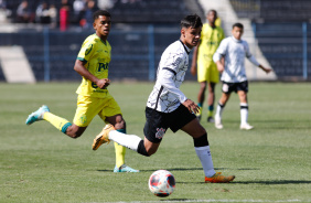 Guilherme Henrique atacando pelo lado em Corinthians e Mirassol pelo Paulisto Sub-17