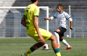 Kaio Henrique na lateral esquerda contra o Mirassol pelo Paulisto Sub-17