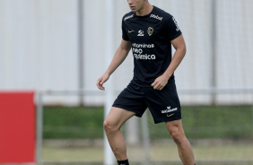 Gabriel Moscardo com a bola em seu domnio durante treino