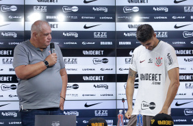 Pedro Raul vestindo a camisa do Corinthians