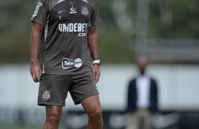 Antnio Oliveira em ao no treino do Corinthians