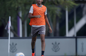 Renato participou do treino do Corinthians com a equipe principal