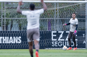 Matheus Donelli em ao no jogo-treino do Corinthians