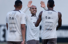 Matheuzinho em ao no jogo-treino do Corinthians