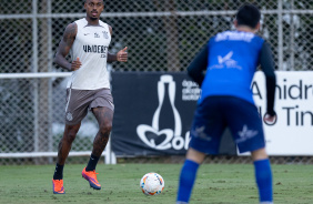 Raul Gustavo em ao no jogo-treino do Corinthians