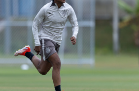 Gui Nego em atividade no treino do time profissional do Corinthians