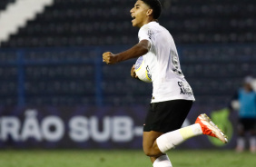 Gui Nego festejando aps marcar gol pelo Sub-20 na Fazendinha